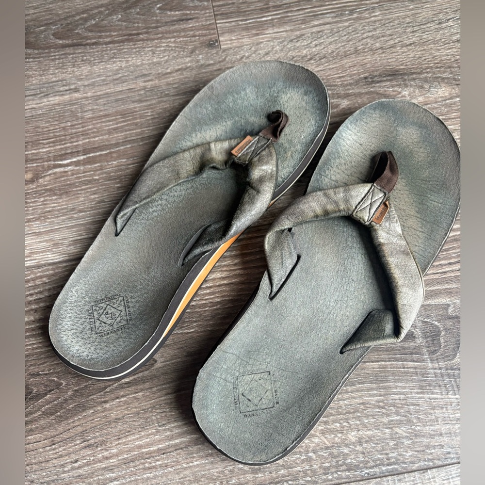 Freewaters men’s flip flops size 11-12